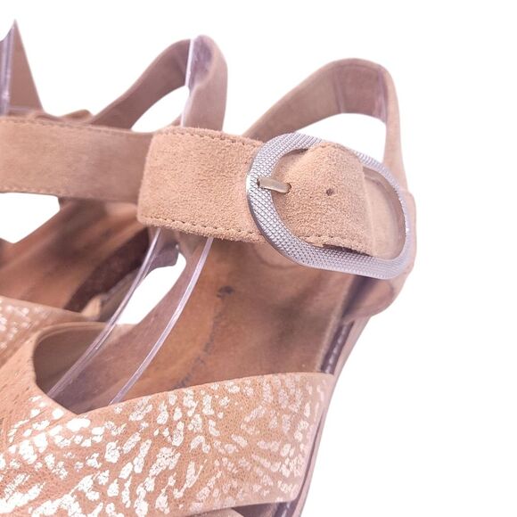 Sofft Womens Bayo Sandals Slingback Beige Gold Suede Buckle Strap Size 7.5M - Picture 12 of 12
